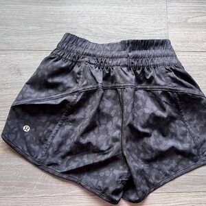 lululemon track that camo shorts size 4, 3" inseam